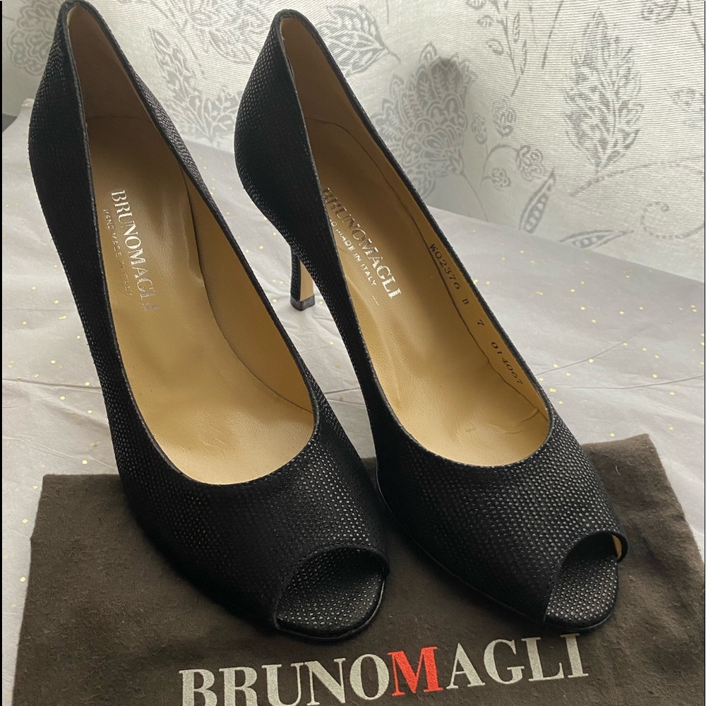 Bruno Magli Peep Toe Pebbled leather pumps